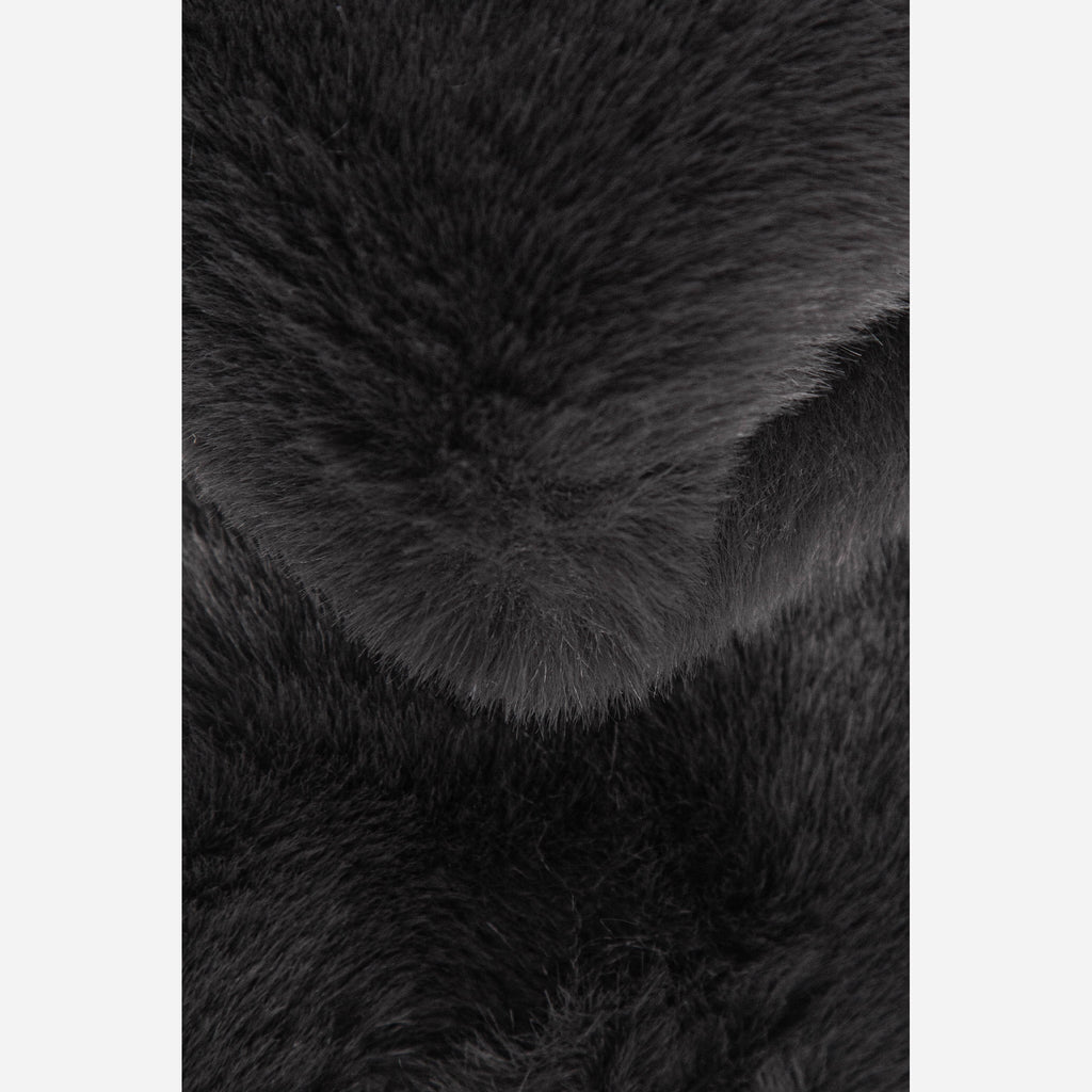 faux-fur-tuck-scarf-dark-grey-close-up