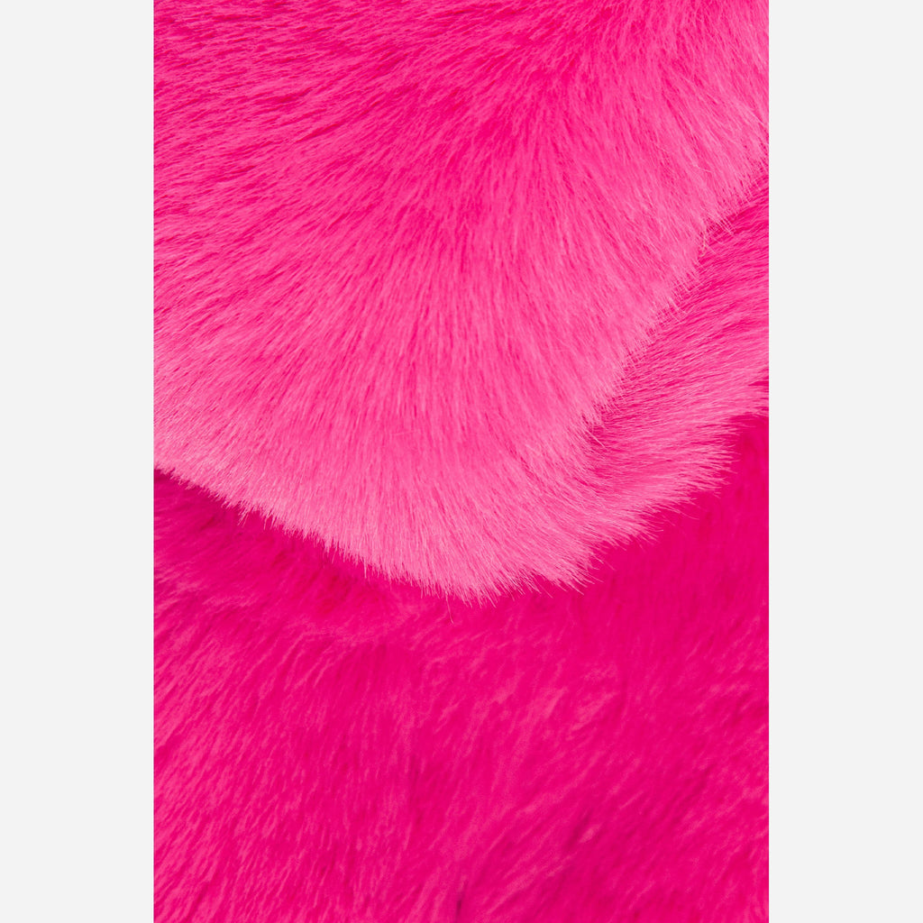 faux-fur-tuck-scarf-fuchsia-close-up-material