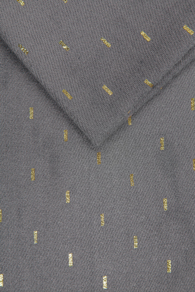 close up of the gold foil pattern