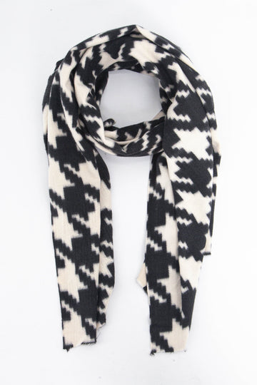 midweight winter scarf in cream and black in a bold large houndstooth pattern