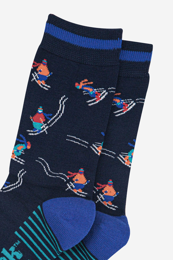 mens-bamboo-socks-navy-blue-skiing-close-up
