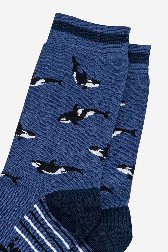 mens-bamboo-socks-denim-blue-navy-blue-orca-whales-close-up