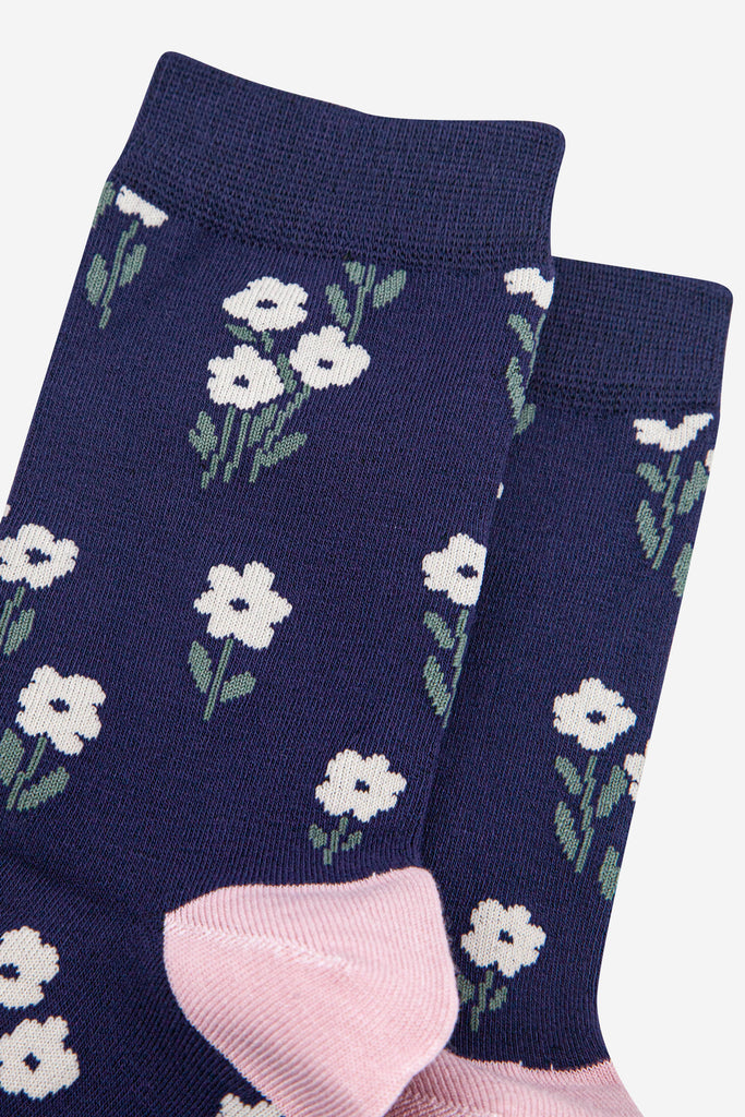 womens-bamboo-socks-navy-blue-dusty-pink-ditsy-floral-close-up