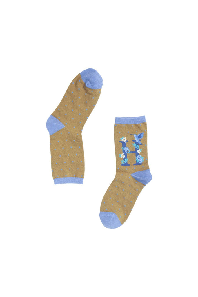 showing that the letter h is visible only on the outer edge of the socks