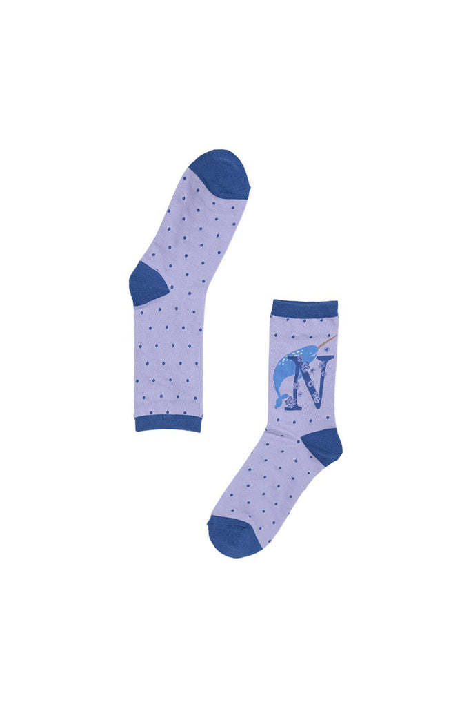 showing that the letter n is visible only on the outer edge of the socks