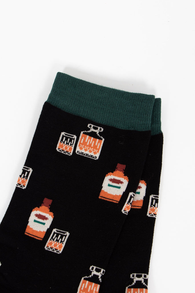 mens-bamboo-socks-black-whisky-close-up-pattern