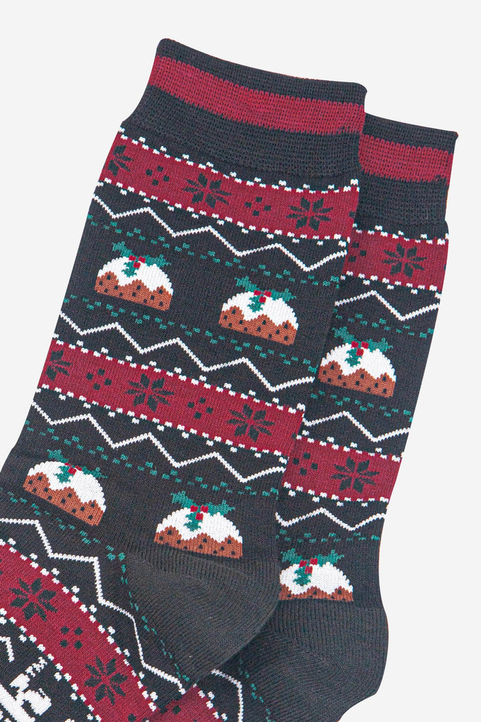 mens-bamboo-socks-black-christmas-pudding-fair-isle-close-up
