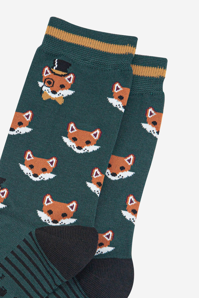 mens-bamboo-socks-forest-green-black-dapper-fox-close-up
