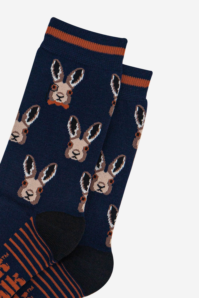 mens-bamboo-socks-navy-blue-black-dapper-hare-close-up