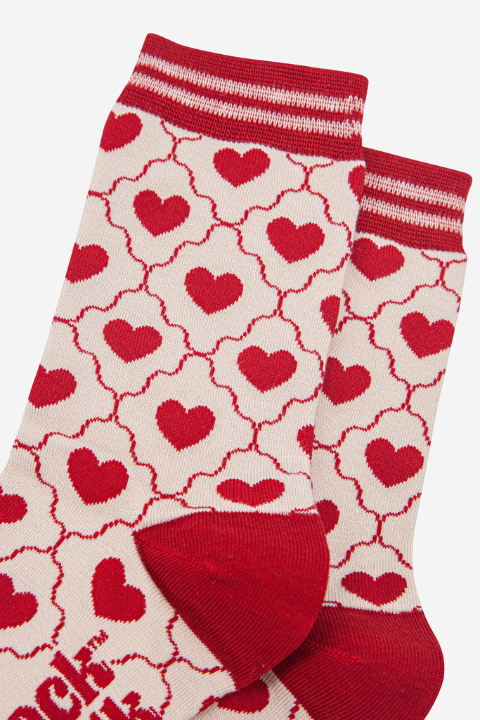 womens-bamboo-socks-cream-red-heart-ribbon-close-up
