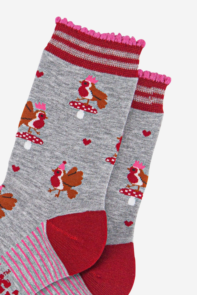 womens-bamboo-socks-light-grey-red-party-robins-close-up