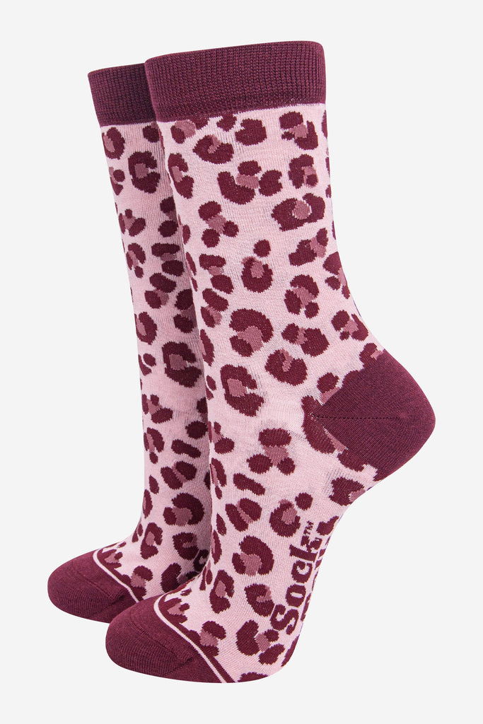 womens-bamboo-socks-light-pink-berry-leopard-print