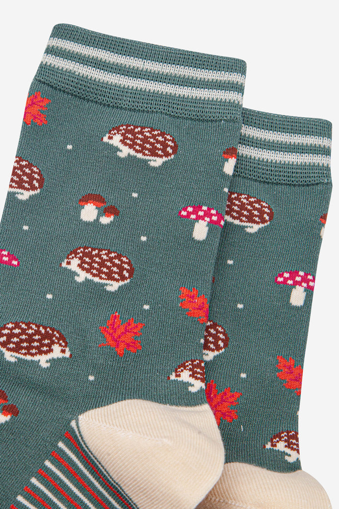 womens-bamboo-socks-sage-green-cream-hedgehog-toadstool-close-up