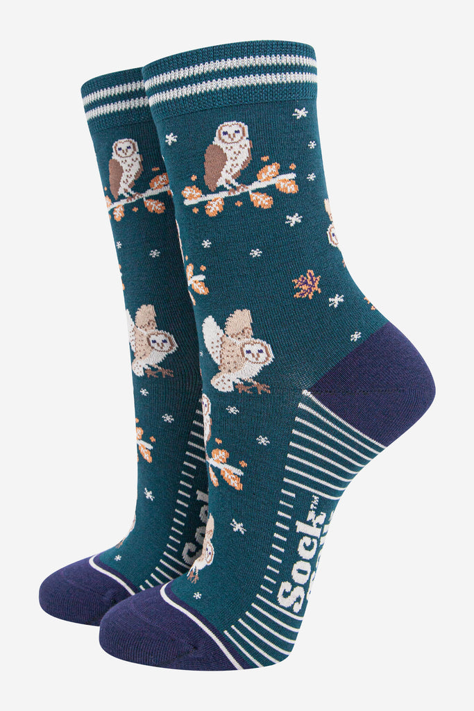 womens-owl-bamboo-socks-gift-box-barn-owl-green