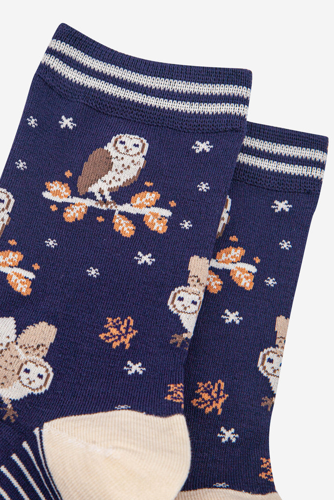 womens-bamboo-socks-navy-blue-barn-owls-close-up