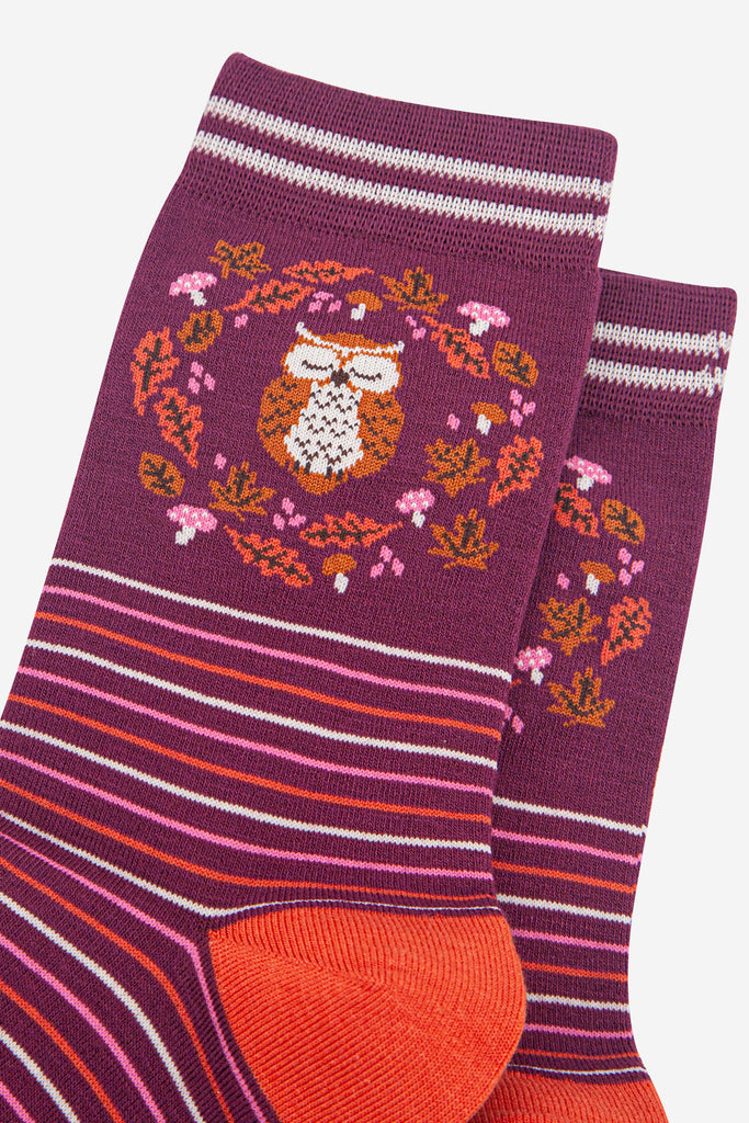 womens-bamboo-socks-berry-owl-close-up