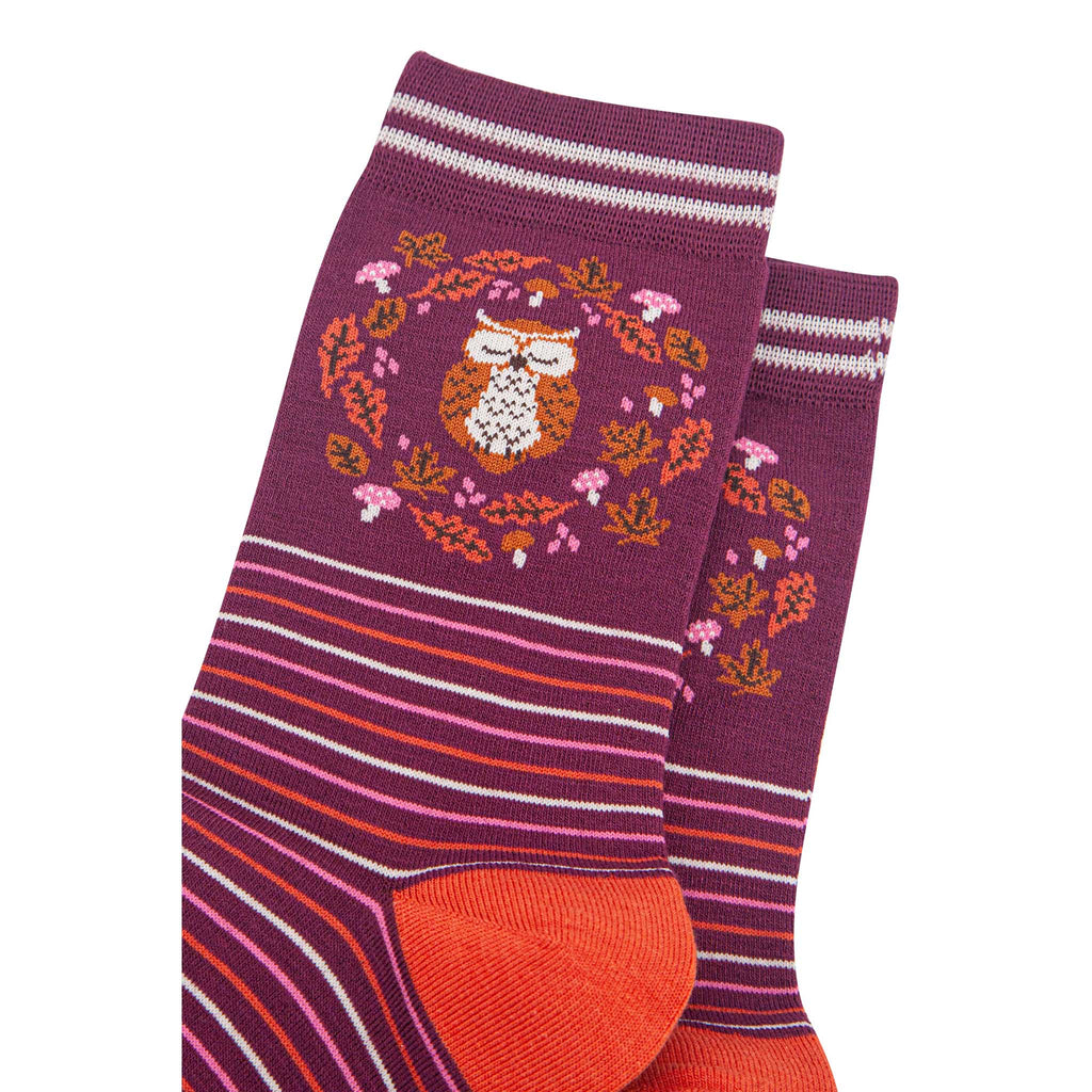 womens-bamboo-socks-berry-owl-close-up