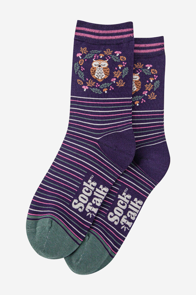 womens-bamboo-socks-navy-blue-sage-owl-in-wreath-laying-flat