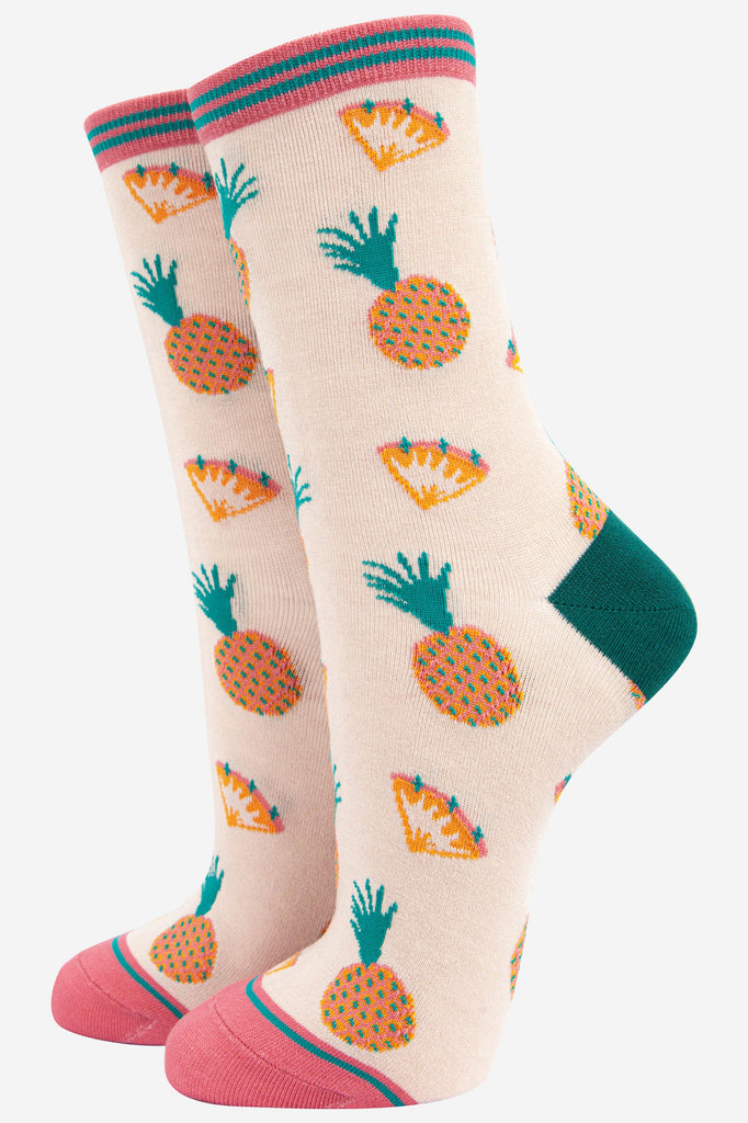 womens-socks-gift-box-cream-fruit-bamboo-pineapples