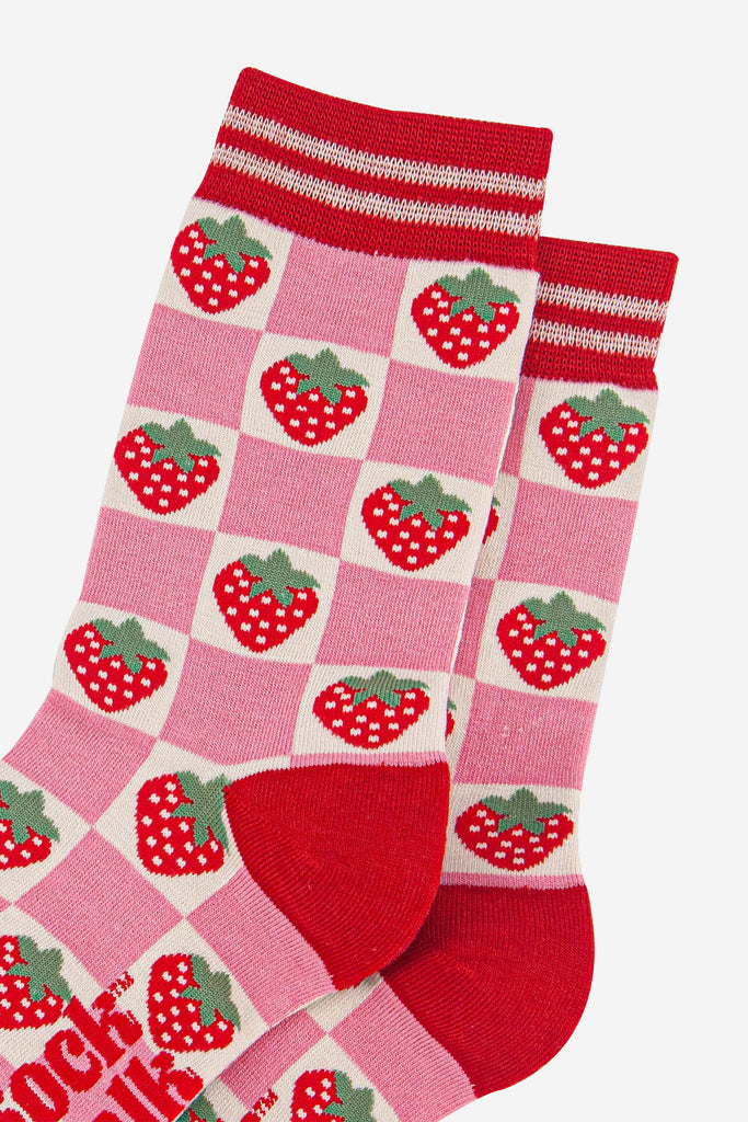 womens-bamboo-socks-pink-red-checked-strawberry-close-up