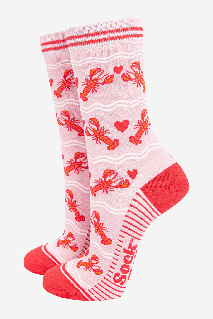 womens-socks-gift-box-blue-lobsters-pink-love-hearts