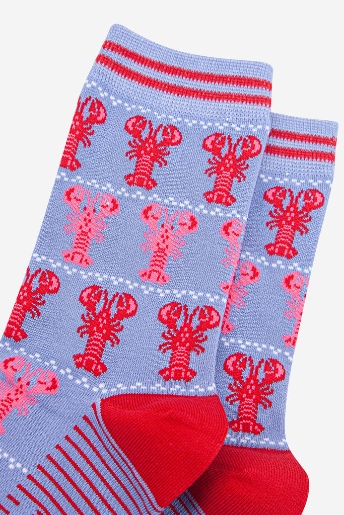 womens-bamboo-socks-light-blue-red-lobsters-close-up