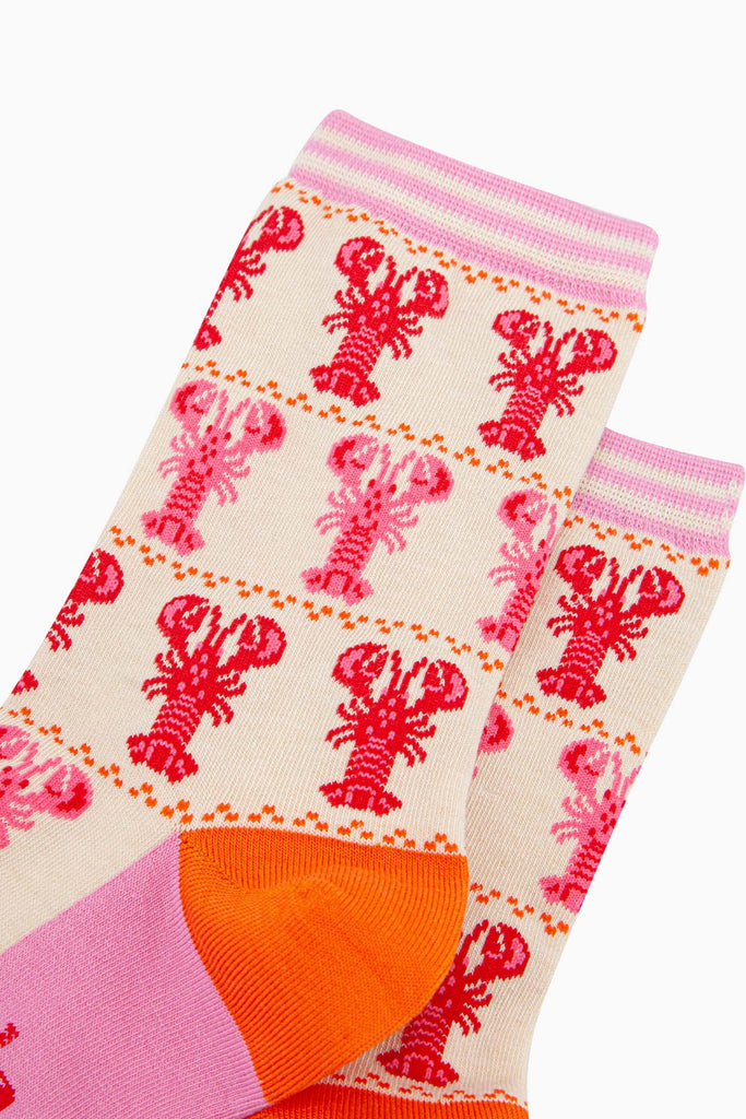 womens-bamboo-socks-cream-lobster-stripes-close-up-the-lobsters-are-separated-by-lines-of-dots