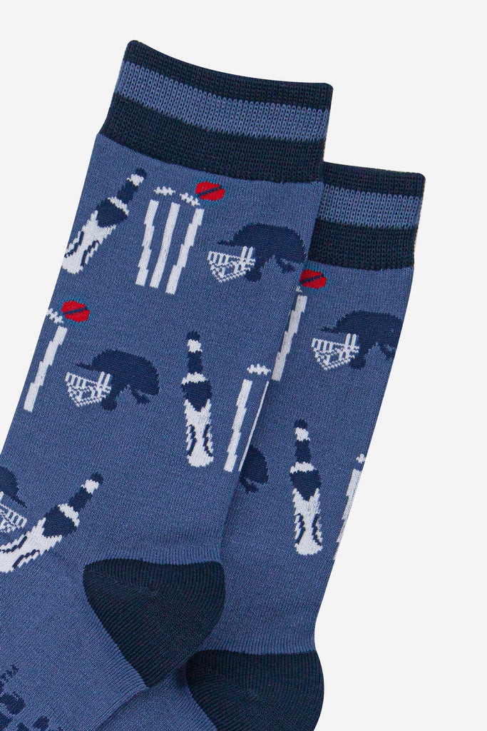 mens-bamboo-socks-denim-blue-navy-blue-cricket-close-up
