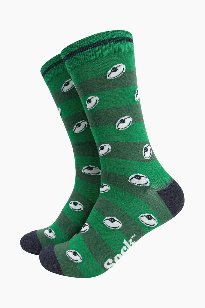 mens-bamboo-socks-green-rugby-ball-stripe-pattern-striped-like-pitch-white-rugby-balls