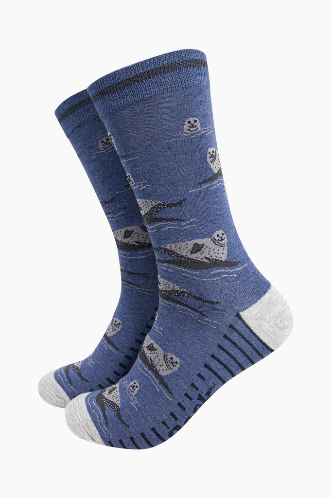 mens-bamboo-socks-denim-blue-seals-pattern-heads-above-water-relaxing-on-rocks