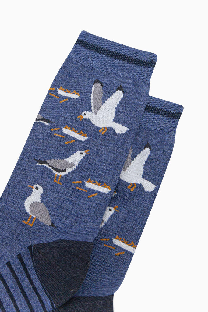 mens-bamboo-socks-denim-blue-thieving-seagulls-close-up-birds-flying-standing-swooping-to-steal-chips