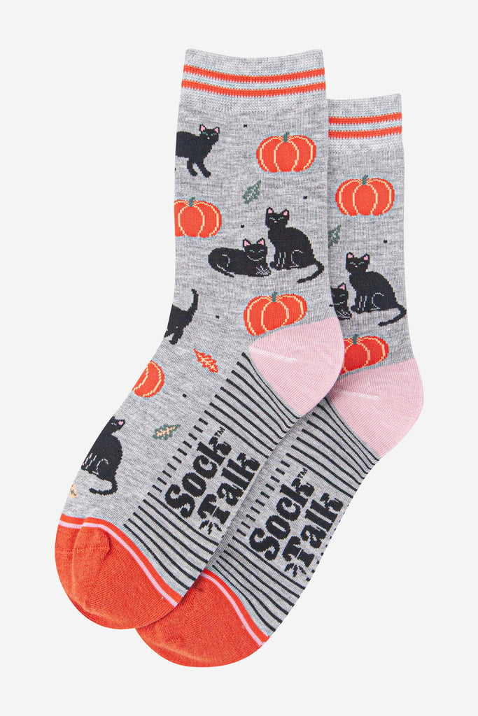 womens-bamboo-socks-light-grey-orange-cats-and-pumpkins-laying-flat