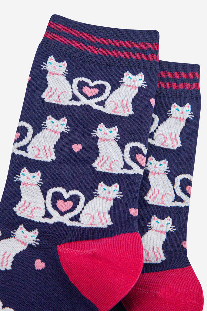 womens-bamboo-socks-navy-blue-white-cats-close-up