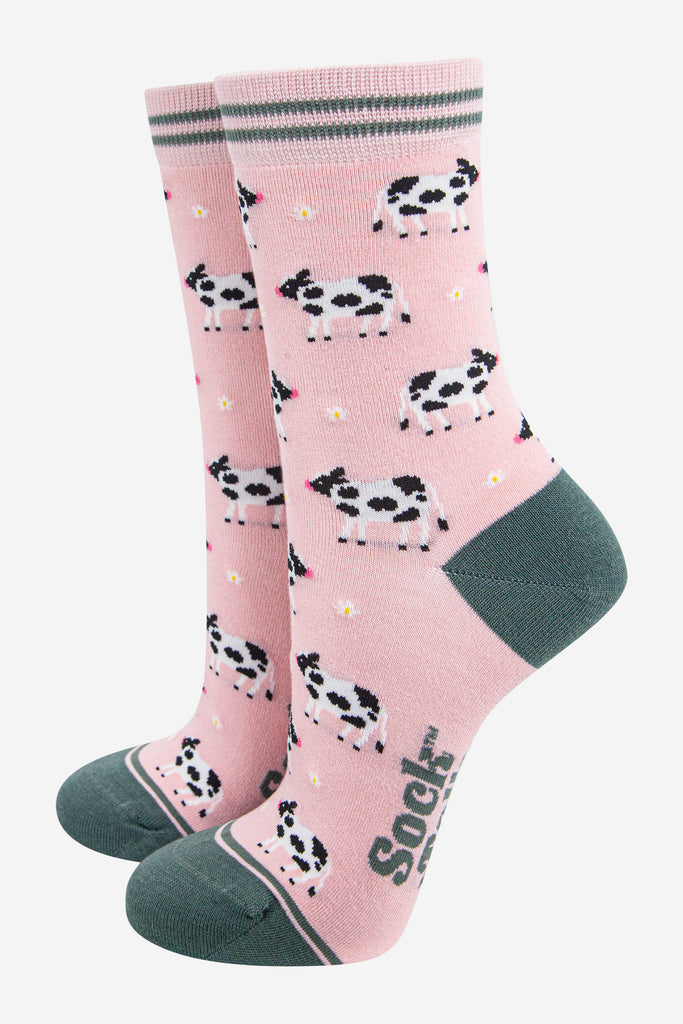 womens-bamboo-socks-light-pink-green-spring-cow-farm-animals