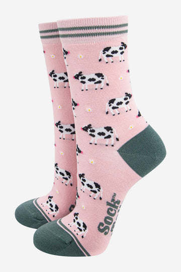 womens-bamboo-socks-light-pink-green-spring-cow-farm-animals