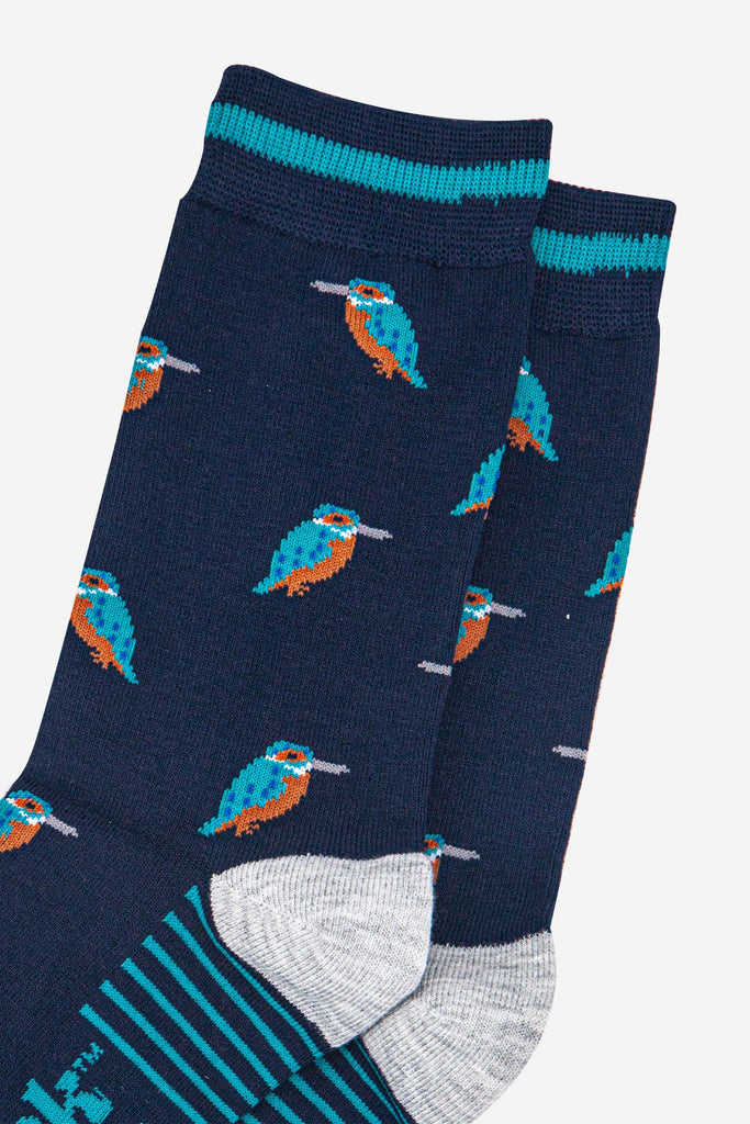 mens-bamboo-socks-navy-blue-light-grey-kingfishers-close-up