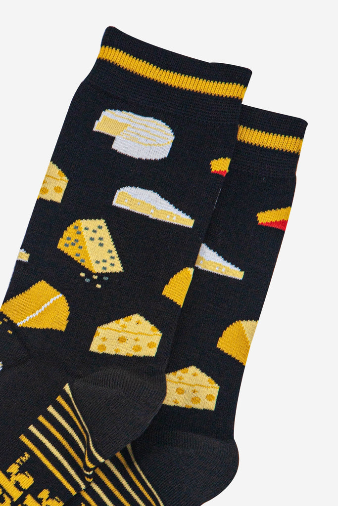 mens-bamboo-socks-black-cheese-close-up