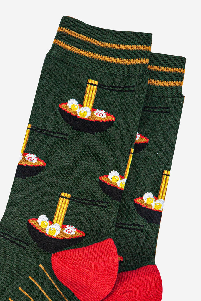 mens-bamboo-socks-khaki-black-ramen-close-up