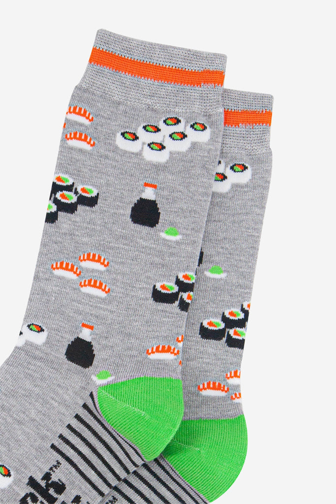 mens-bamboo-socks-light-grey-orange-sushi-close-up