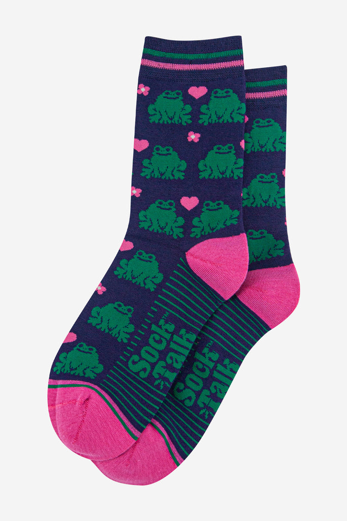 womens-bamboo-socks-navy-blue-pink-frogs-laying-flat