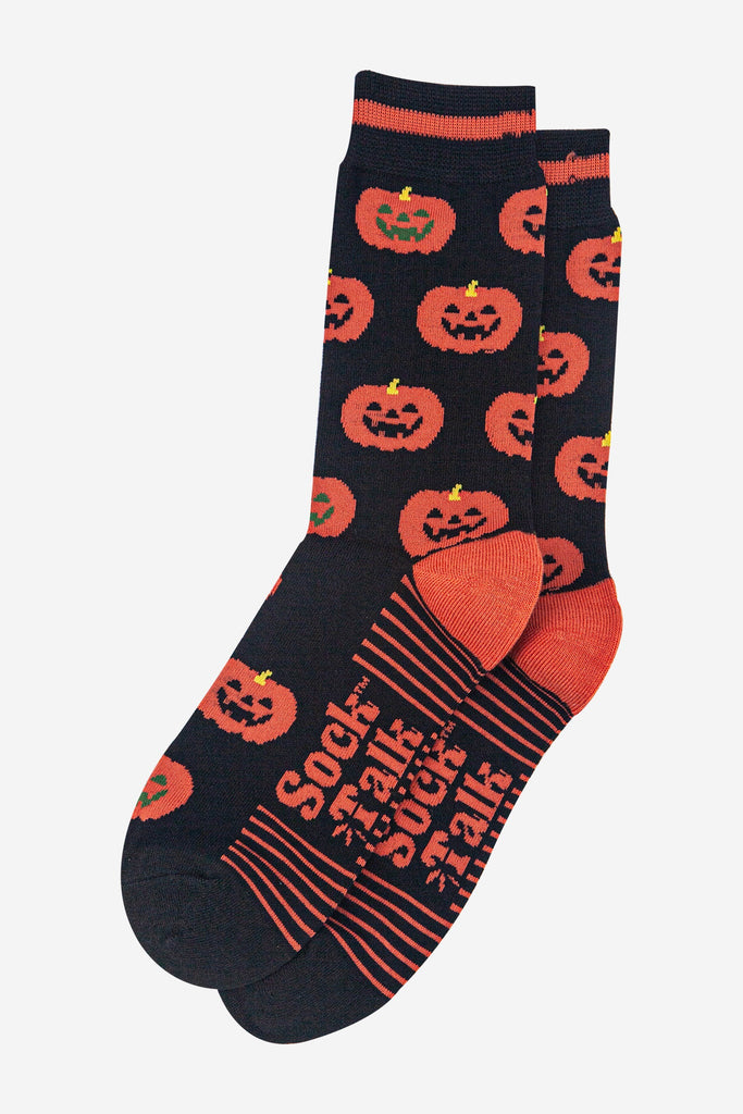 mens-bamboo-socks-black-pumpkins-laying-flat
