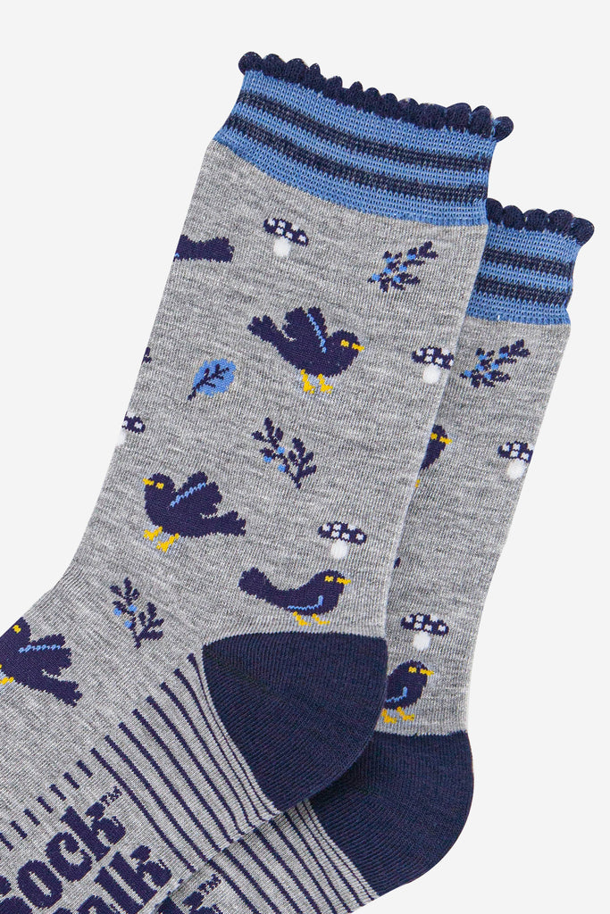 womens-bamboo-socks-light-grey-denim-blue-blackbirds-close-up