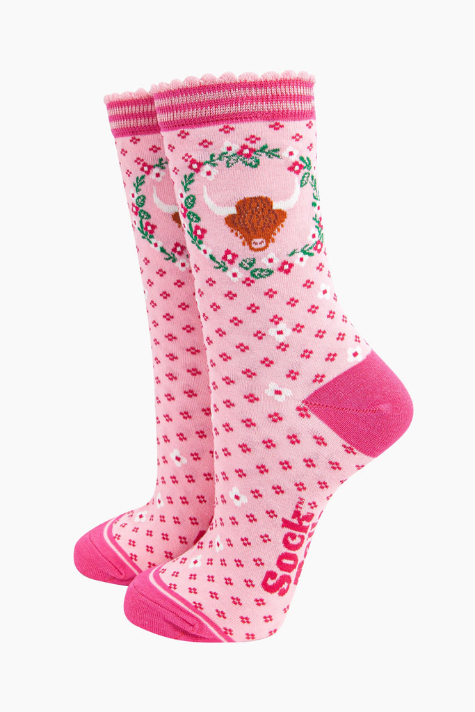 womens-bamboo-socks-pink-highland-cow-wreath-floral-scottish-coo