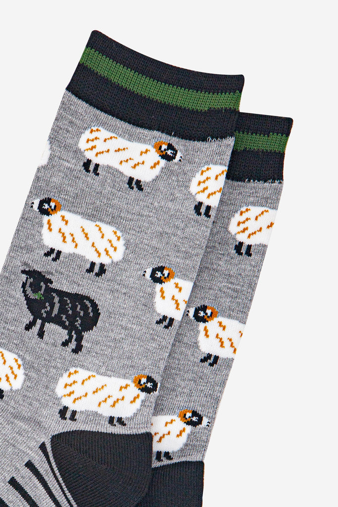 mens-bamboo-socks-grey-marl-green-black-sheep-close-up