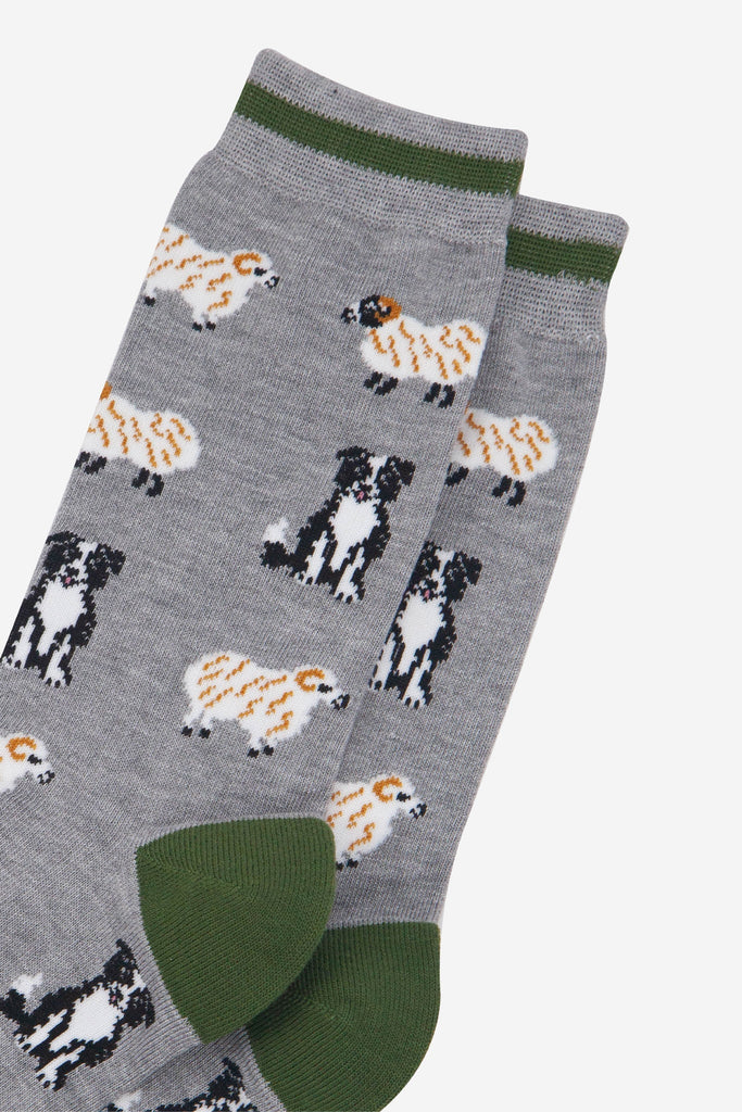 mens-bamboo-socks-grey-marl-green-sheep-and-sheepdog-close-up