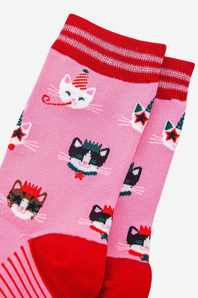 womens-bamboo-socks-hot-pink-red-party-cats-close-up
