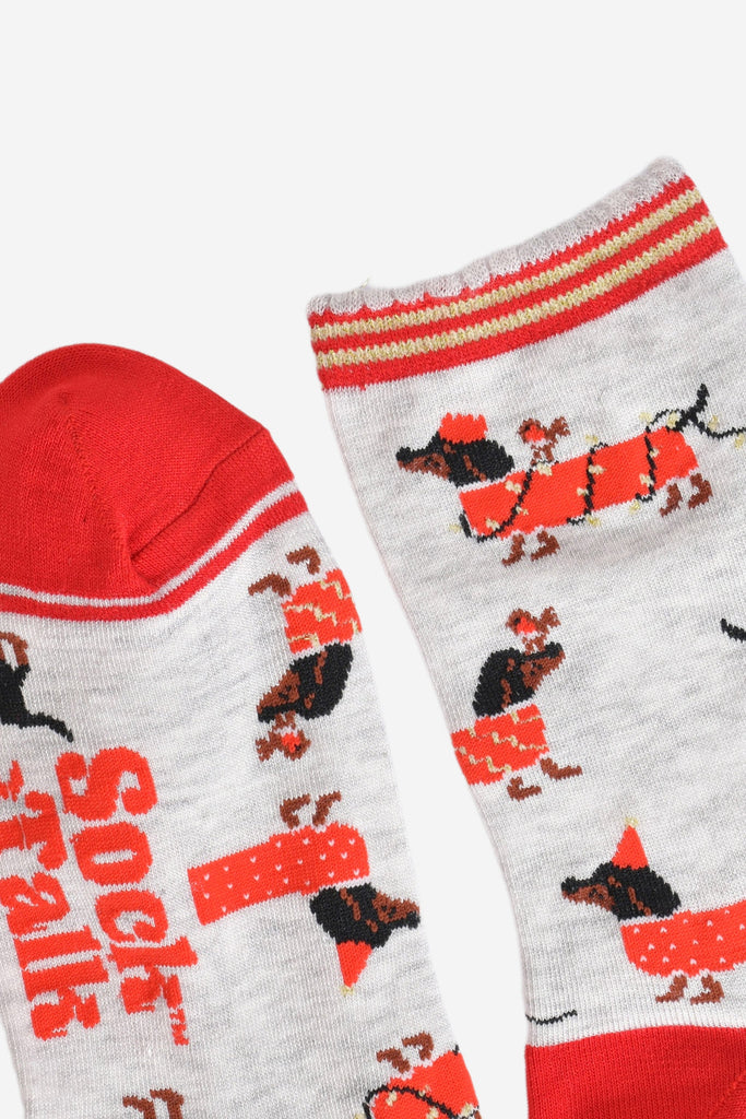 close up of the toe and cuff, the toe is red with a grey border stripe, the cuff is scalloped and has red and gold stripes