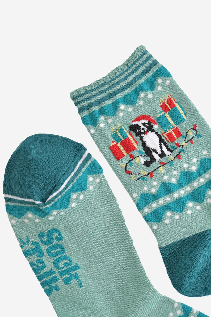 close up of the toe and cuff of the socks, the toe is a teal blue and the cuffs have a scalloped edge with mint and teal stripes