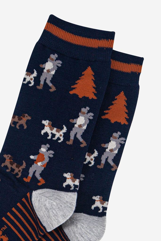 mens-bamboo-socks-navy-blue-light-grey-man-and-his-dog-close-up