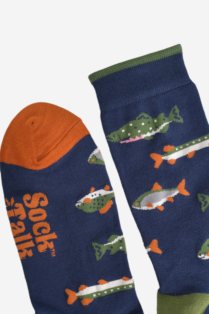 close up of the cuff and toe of the socks, the cuff has a thin green stripe on the edge and the toe is orange, both in contrast to the navy blue colour of the socks